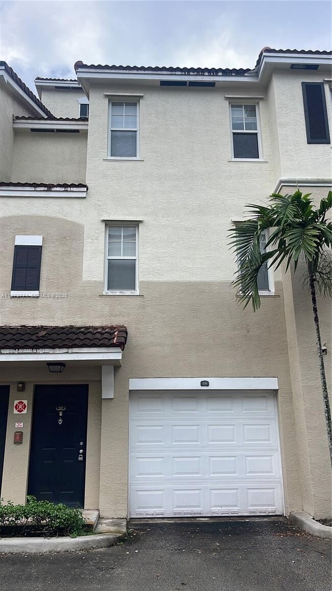 Building Photo - 6020 W Sample Rd