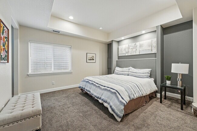 Building Photo - 8201 E 6th Ave