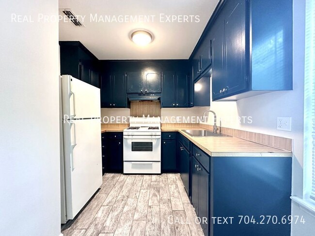 Building Photo - 6850 Delta Lake Dr
