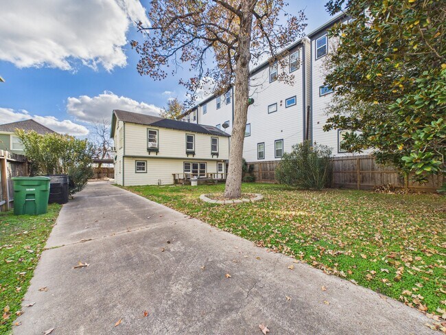 Building Photo - 1334 W 21st St