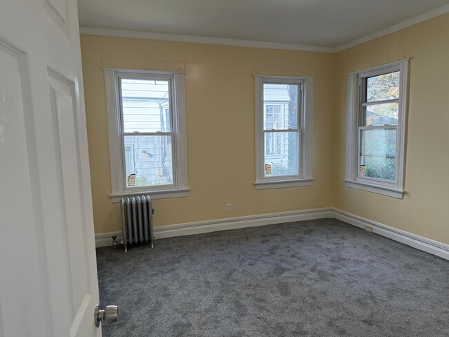 Building Photo - 263-265-265 E 31st St