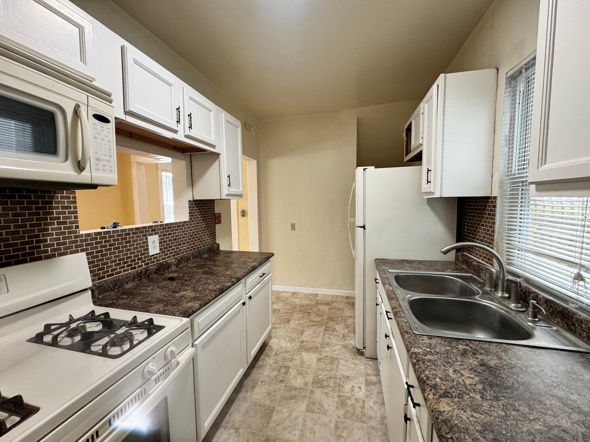 Kitchen - 827 W 37th St