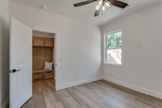 Building Photo - Warm, Modern & Welcoming — Beautiful 4 Bed, 3 Bath New Build