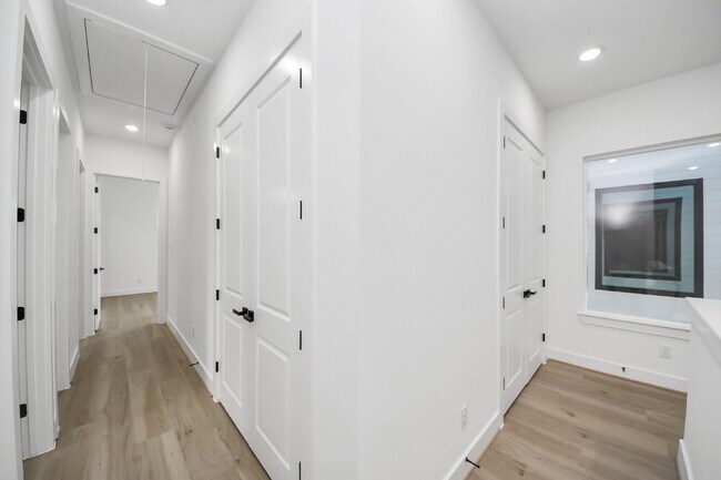 Building Photo - 7117 Eastwood St