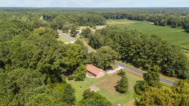 Building Photo - 1045 Scott Town Rd