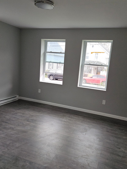 Building Photo - 158 Cliff St