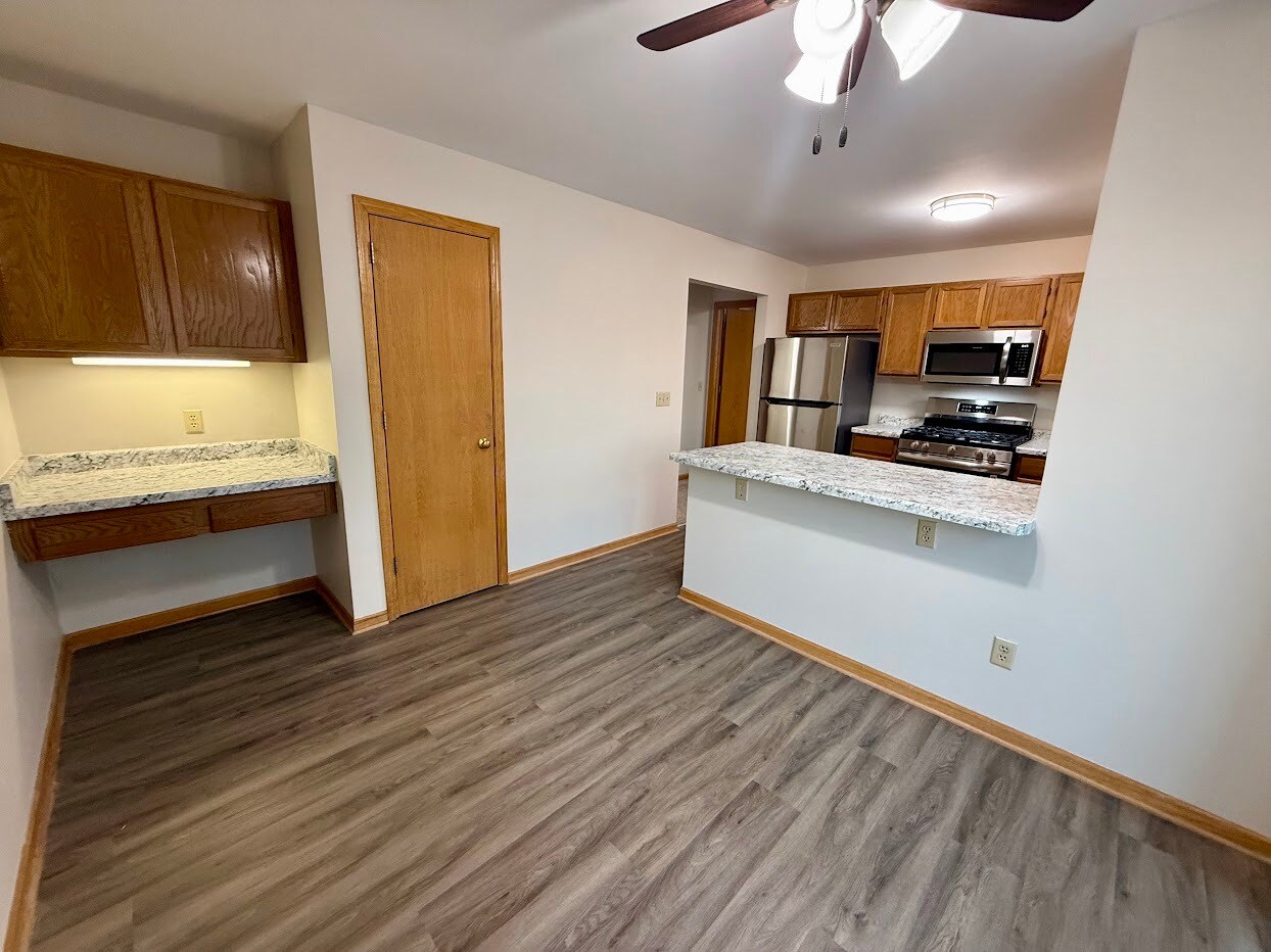 Dinette/Desk/Pantry/Kitchen - 2042 Cliff Alex Ct S