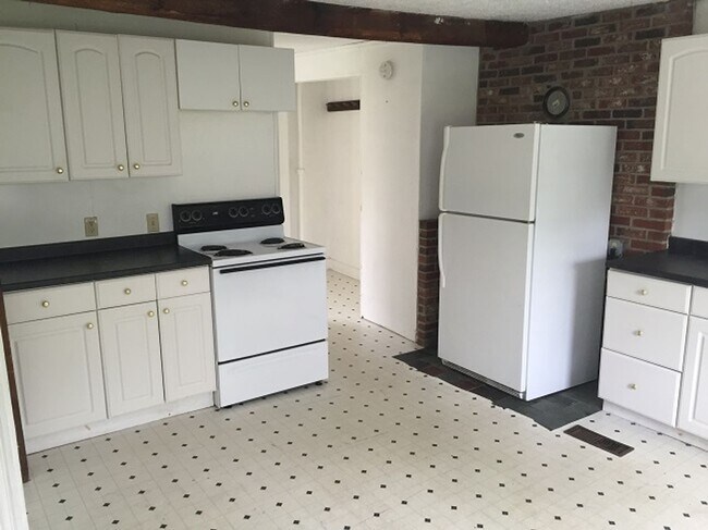 Building Photo - 83 Park St