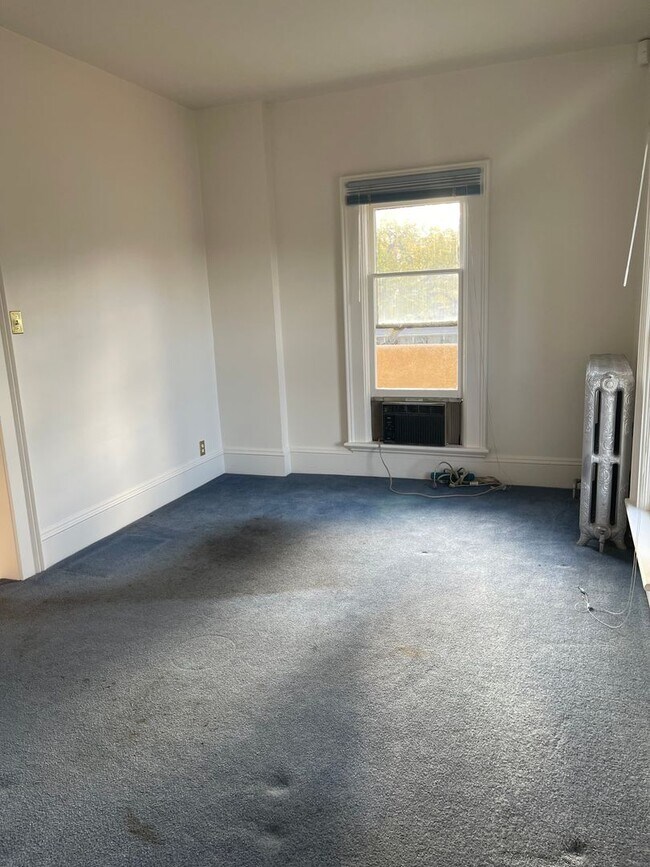 Building Photo - 1 Bedroom Apartment Near Downtown