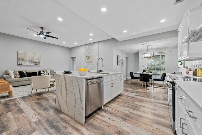 Building Photo - 303 Riva Ridge