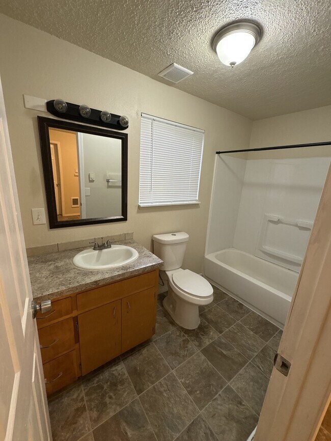 Building Photo - 334 S 3rd St