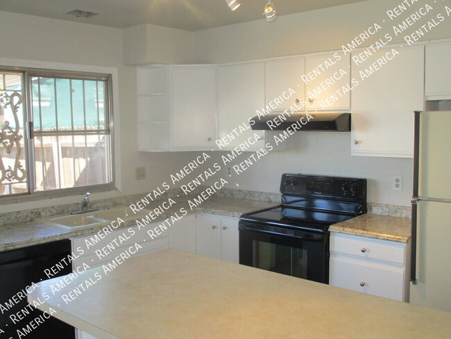 Building Photo - 2645 W Highland Ave
