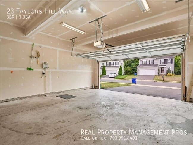 Building Photo - 23 Taylors Hl Wy