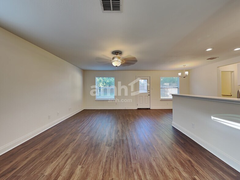 Building Photo - 10815 Canter Spur