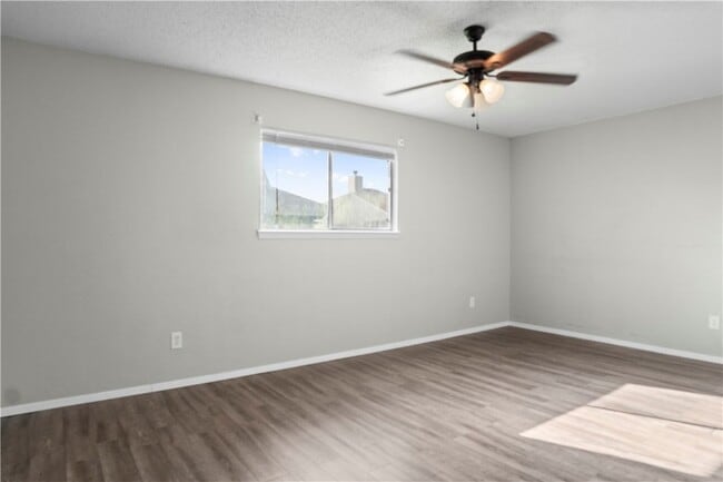 Building Photo - 2809 Vancouver Dr