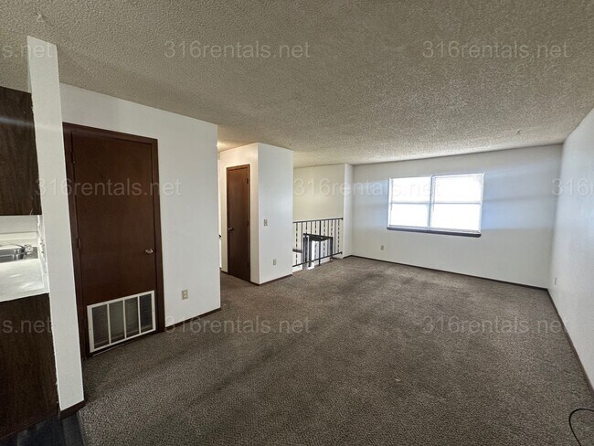 Building Photo - 333 E Marion Ct