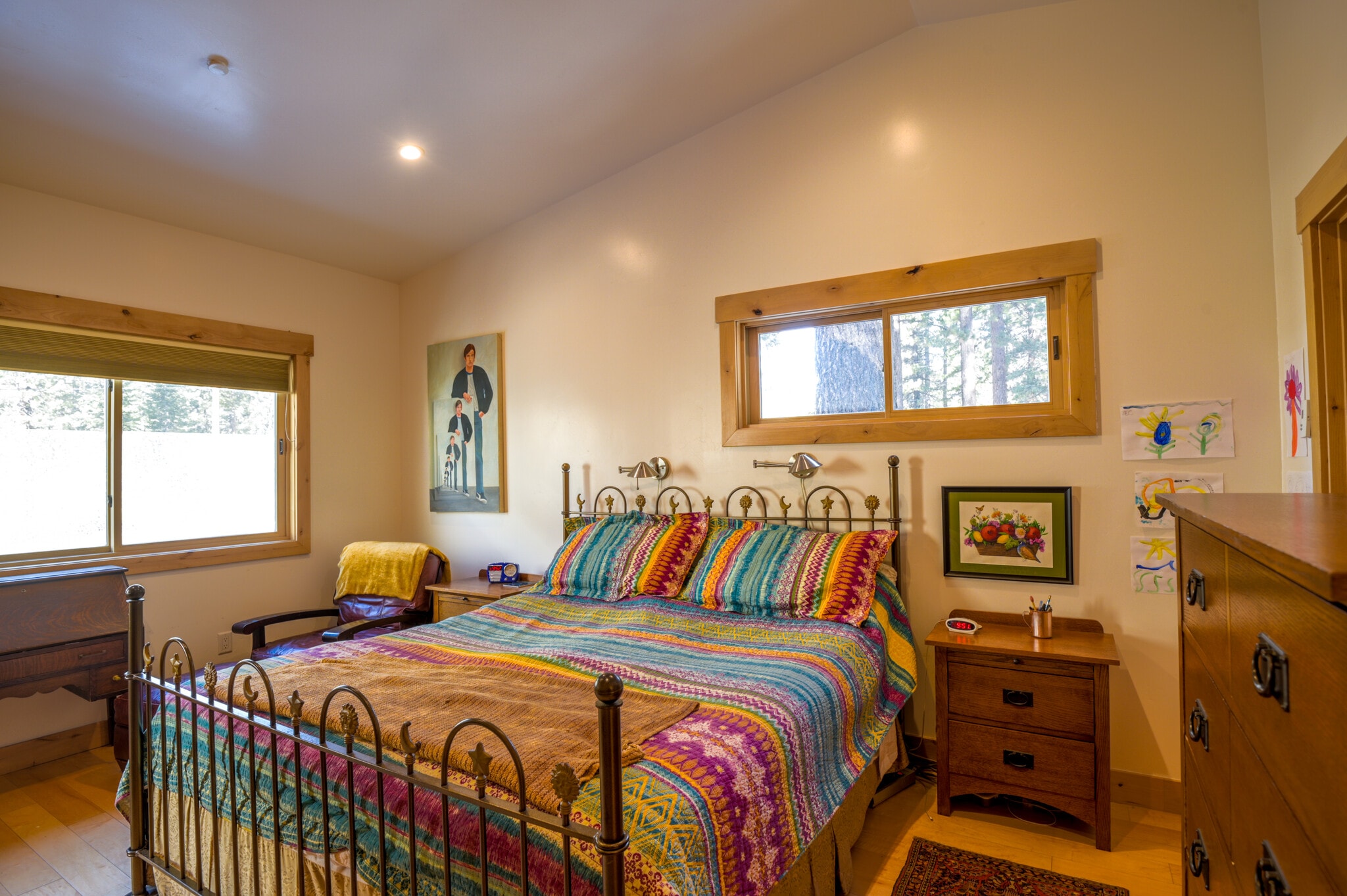 Master bedroom with king size bed - 8317 Rainbow Ave