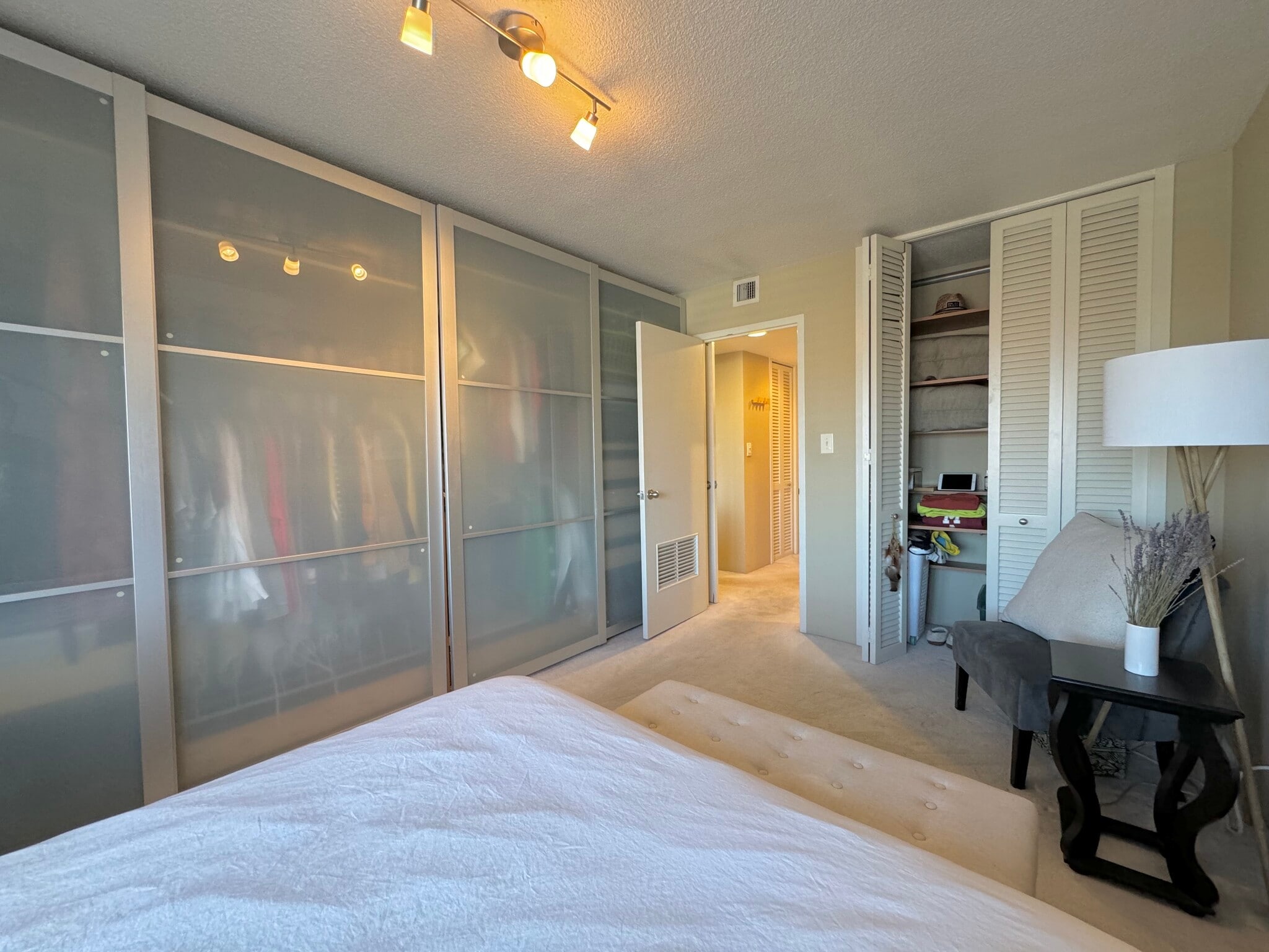 Building Photo - 4545 Wornall Rd