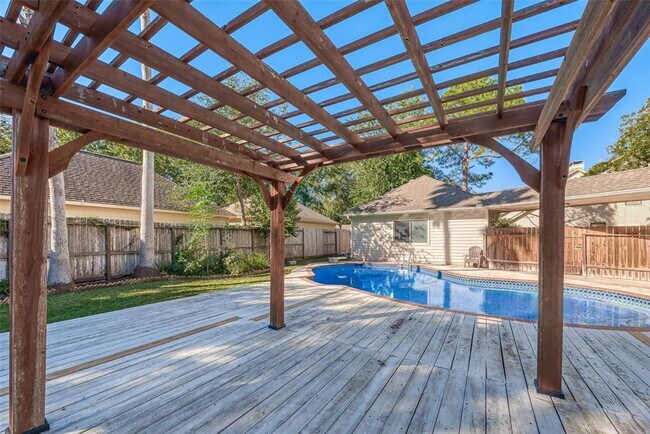Building Photo - 15714 Sylvan Lake Dr