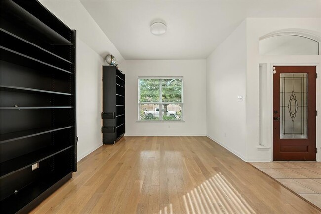 Building Photo - 9219 Gilbert Hollow Dr