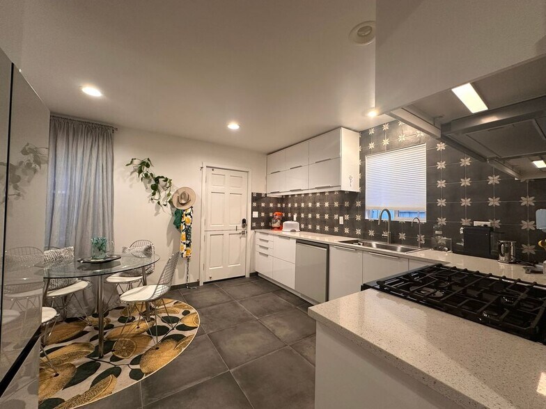 Building Photo - 4043 159th St