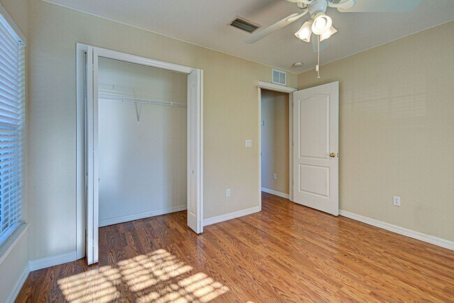 Building Photo - 2134 Boxwood St