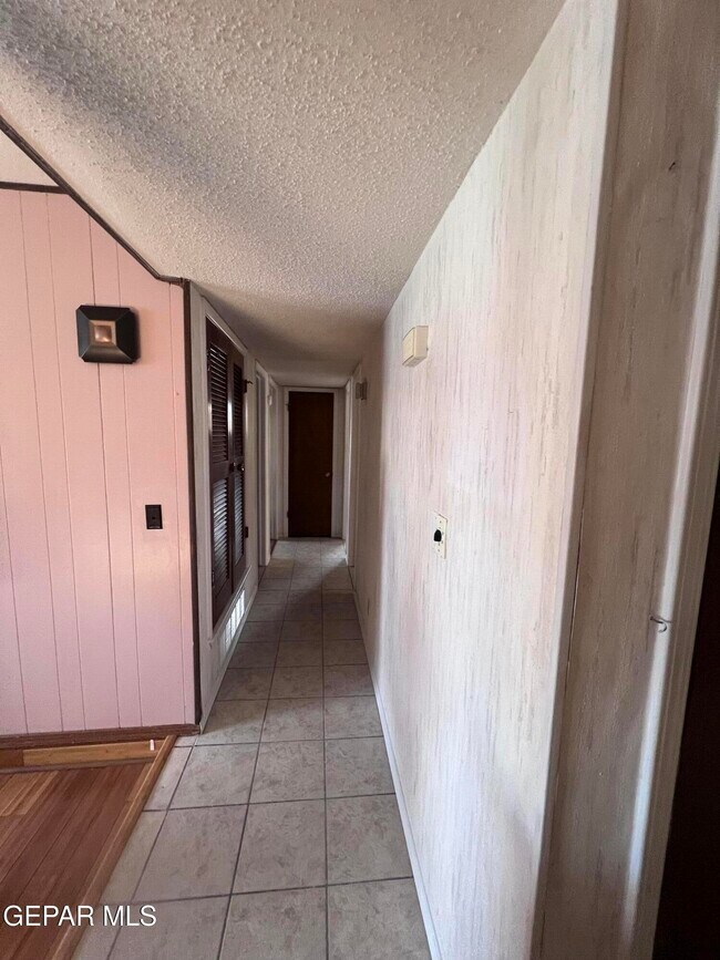 Building Photo - 5017 McCormick Ln
