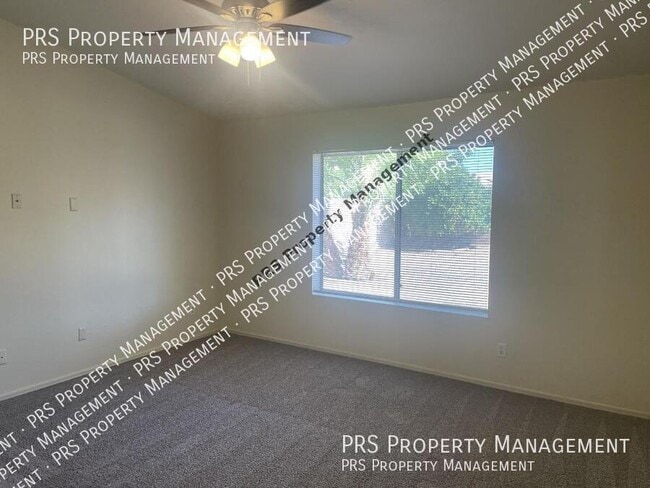 Building Photo - 884 E Cindy St