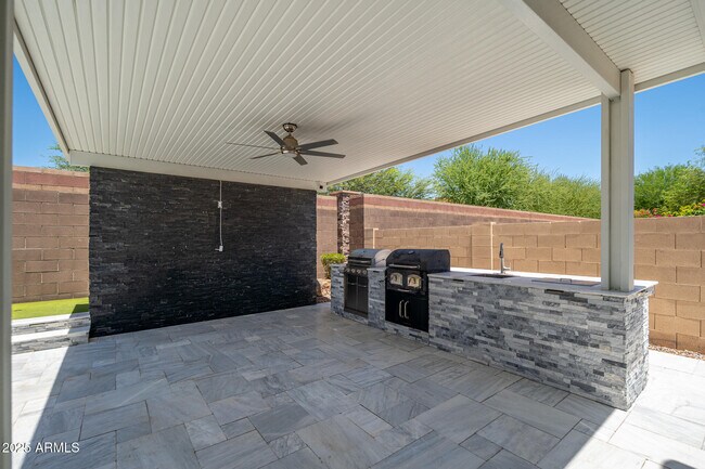 Building Photo - 9752 W Rowel Rd