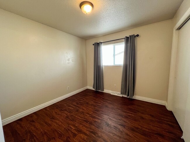 Building Photo - Redlands 3 bed 1.5 bath with yard