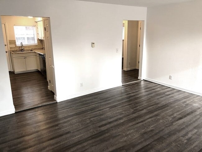 Building Photo - Canyon Rd Fourplex