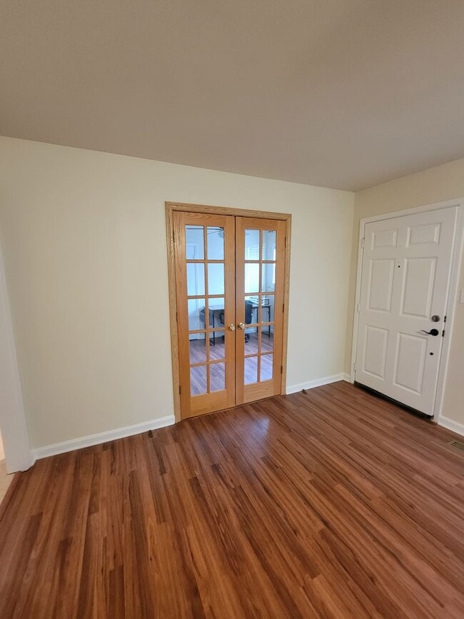 Building Photo - 3 Bedroom 2 Bathroom Home with One Car Attached Garage in Valley Park Homes Subdivision