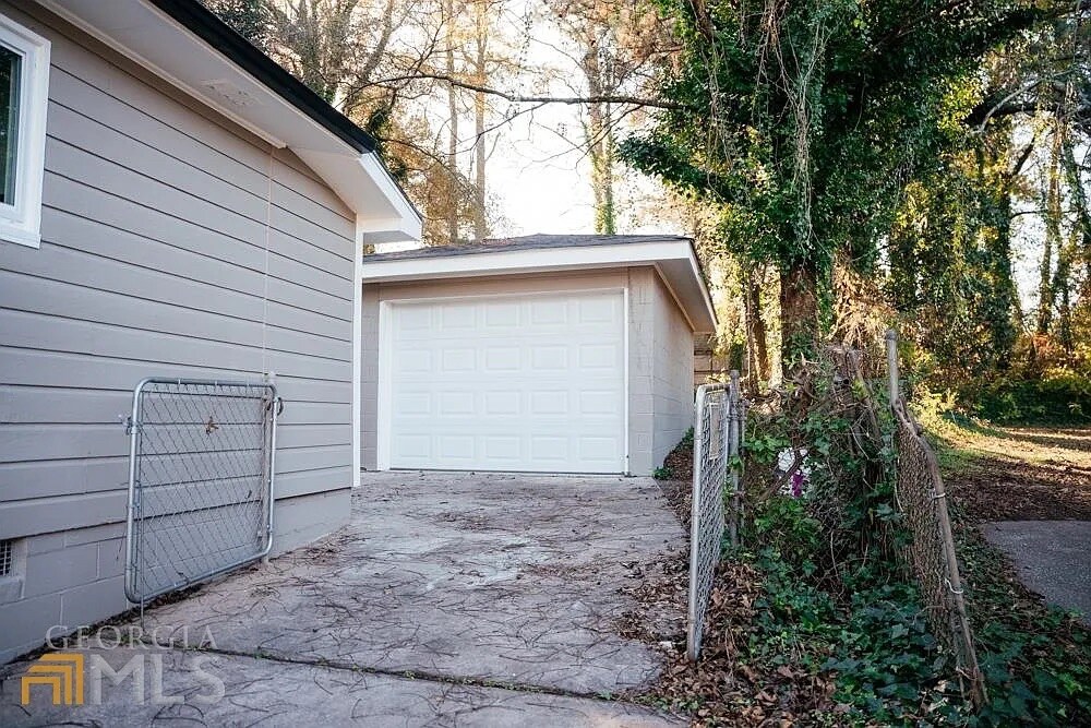 Building Photo - Room in House on Oldknow Dr NW