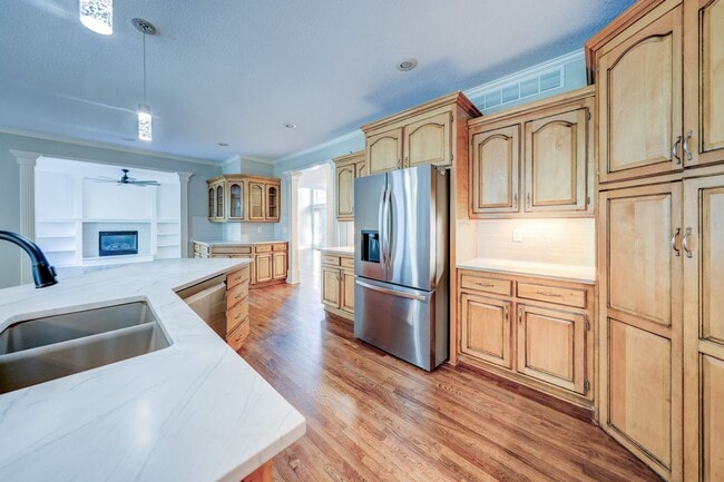 Building Photo - {14400} Somerset Brooke + Beautifully Updated Throughout + Finished Walk Out Basement + Fenced Yard