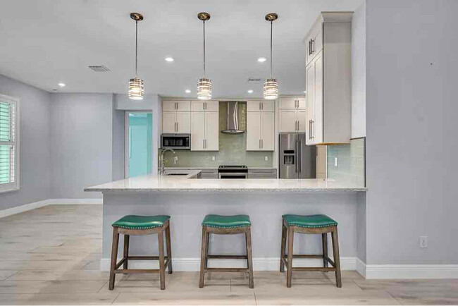 Building Photo - 2420 SE Rock Springs Dr