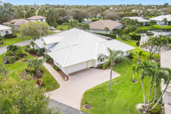 Building Photo - 8120 SE Waterway Dr