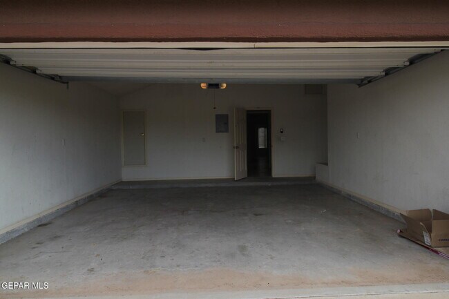 Building Photo - 456 Passmore Rd