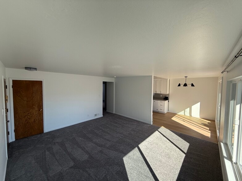 Building Photo - 750 Bacon St