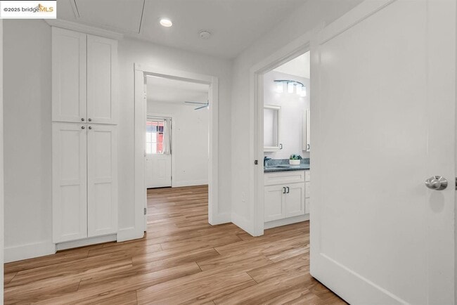 Building Photo - 507 Maple St