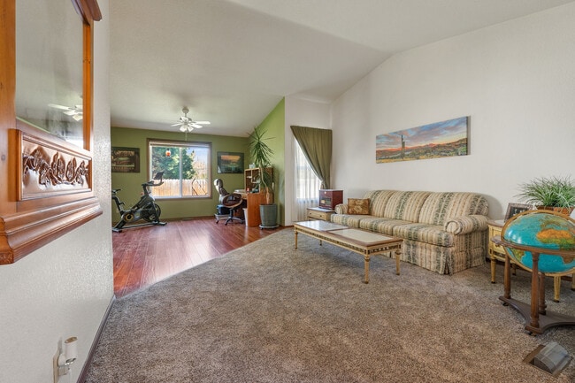 Building Photo - 10490 W Wildrose Ct