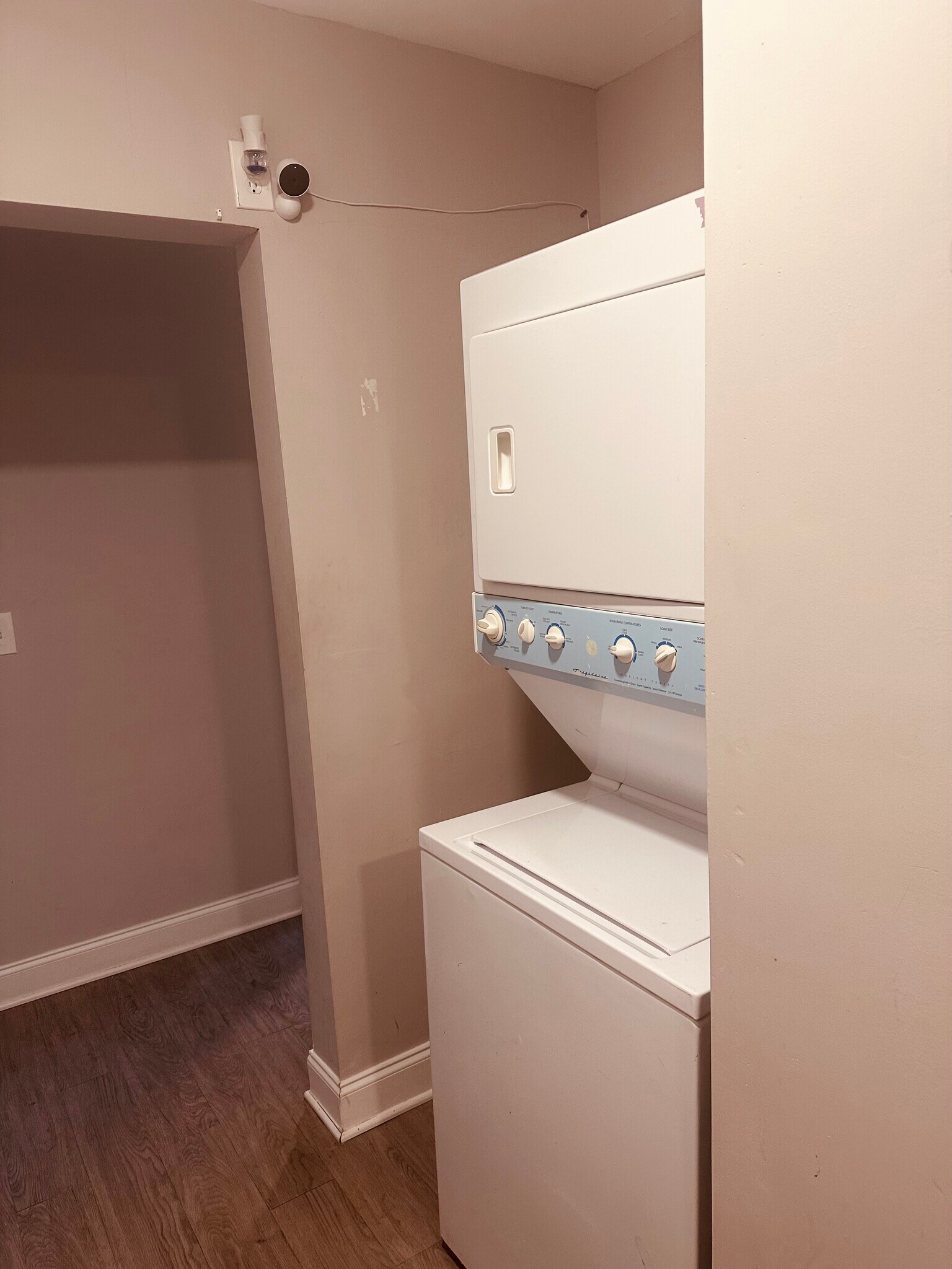 Building Photo - 3329 Ingleside Ave