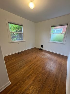 Building Photo - Freshly Painted Large Queen Anne Home! $3495