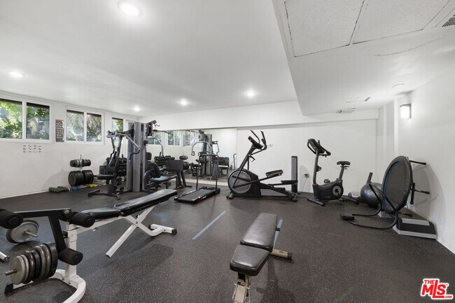 Building Photo - 911 Kings Rd