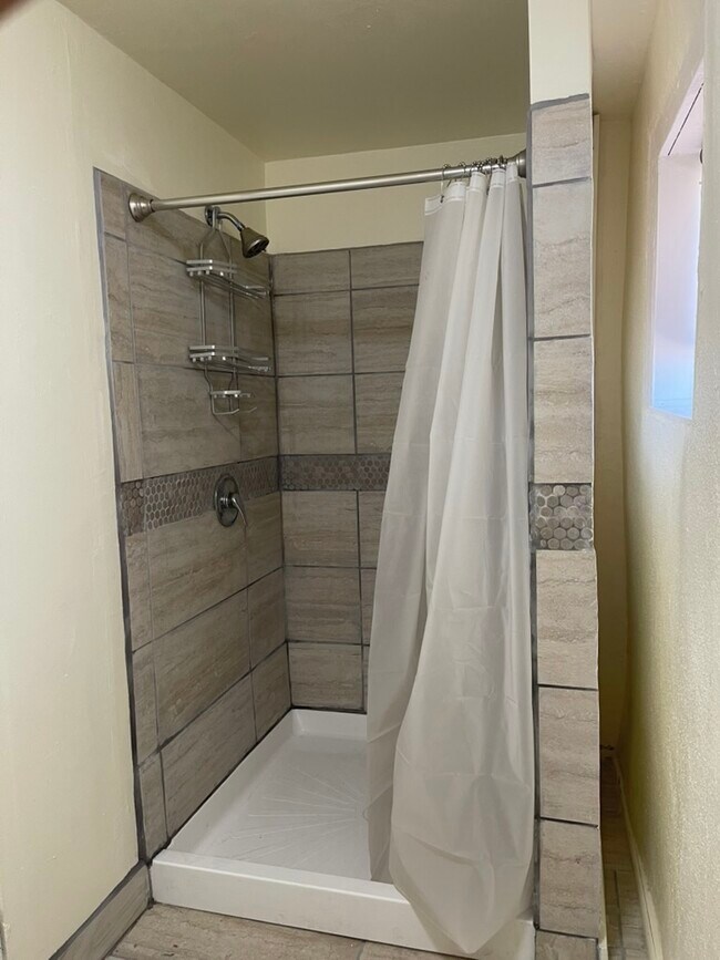 Building Photo - 536 W Alameda St