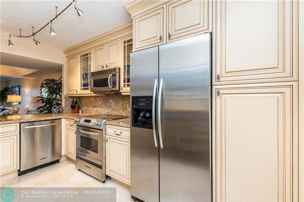 Building Photo - 270 Captains Walk