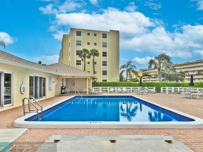 Building Photo - 121 SE 3rd Ave