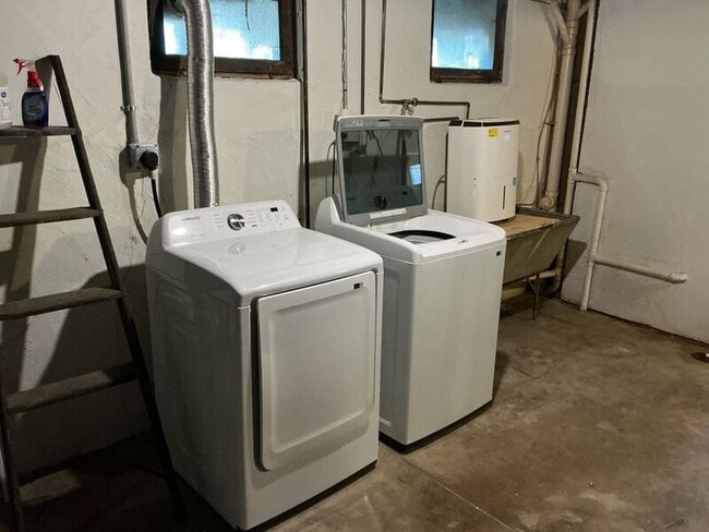 Building Photo - 1914 Hopkins Ave