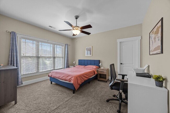 Building Photo - Spacious 3-Bedroom Home with Bonus Room & ...