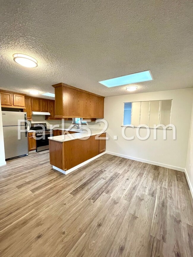 Building Photo - $500 Off First Full Month! -3 Bedroom Ramb...