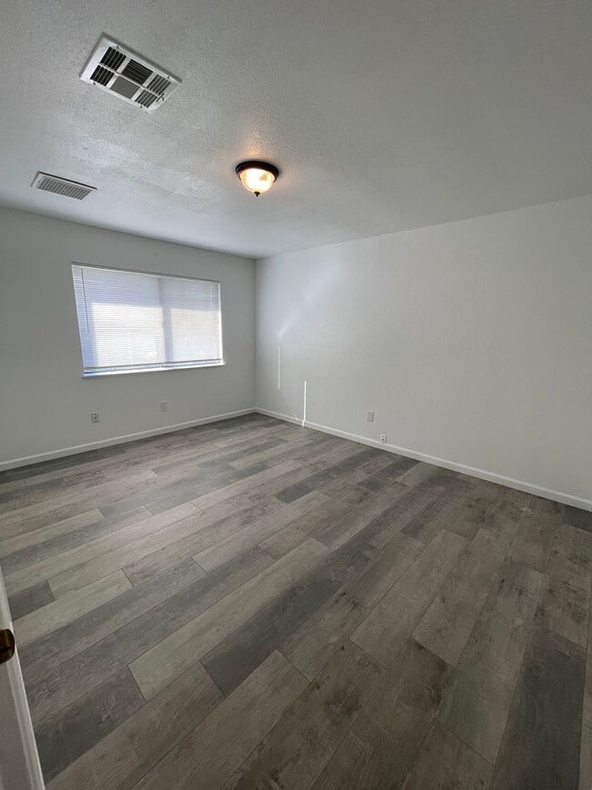 Building Photo - 1617 N Erwin St